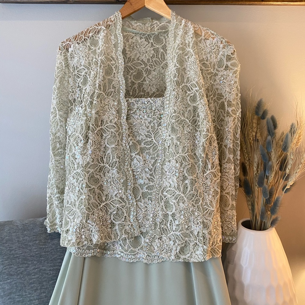 David’s Bridal: Mother of the Bride dress: Size 12 - Picture 1 of 9